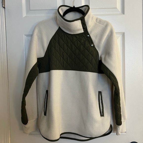 Abercrombie & Fitch Tops - Abercrombie Quilted Fleece Pullover